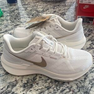NWT Women’s Nike Air Zoom Structure 25
